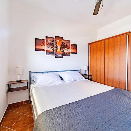 Appartement Stunning In With House Sea View