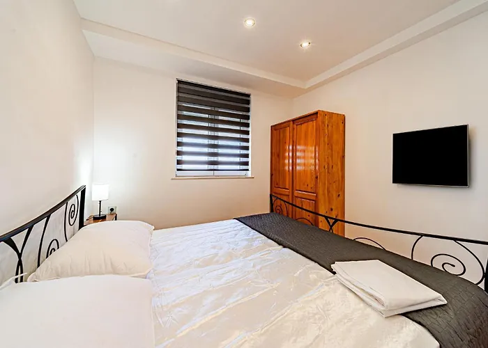 Stunning In With House Sea View 아파트