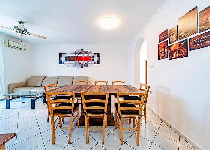 Stunning In With House Sea View 아파트 *