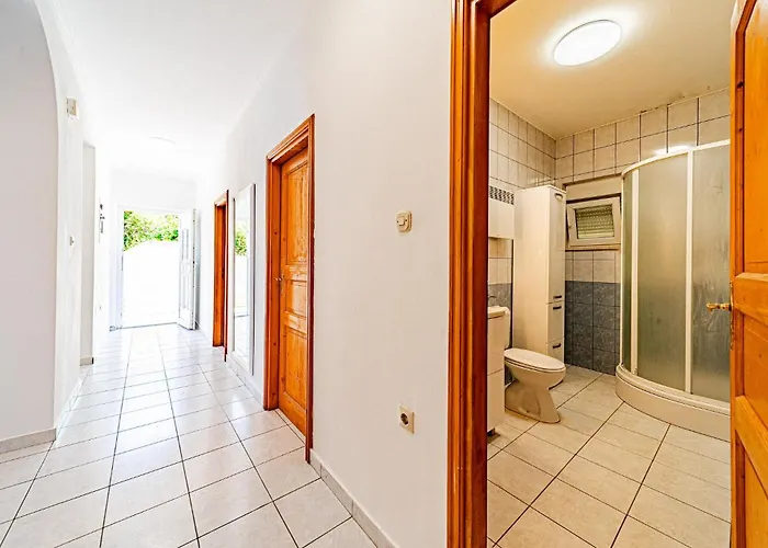 Stunning In With House Sea View *